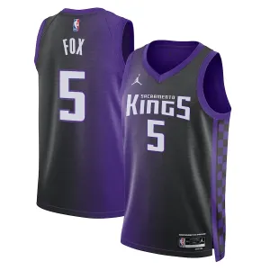 Jordan Sacramento Kings De Aaron Fox Trikot Statement Edition 23/24 Swingman Lila Für Herren Jordan Sacramento Kings De Aaron Fox Trikot Statement Edition 23/24 Swingman Lila Für Herren