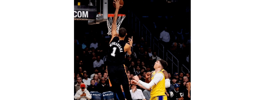 Victor Wimbanyama stellt mit 40 Punkten und 12 Rebounds in 26 Minuten einen neuen NBA-Rekord auf Victor Wimbanyama stellt mit 40 Punkten und 12 Rebounds in 26 Minuten einen neuen NBA-Rekord auf